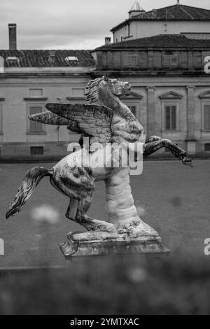 Pegasus-Statue von Aristodemo Costoli (1865). Es liegt im Boboli-Garten. Florenz, Italien 06.01.2024 Stockfoto