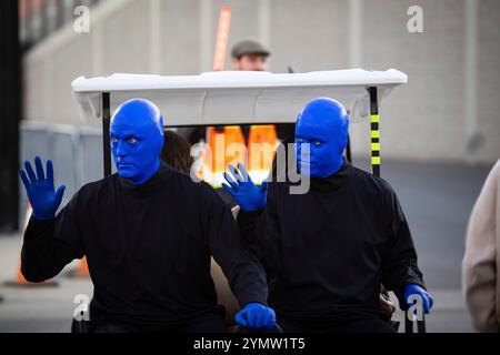 Las Vegas, Vereinigte Staaten. November 2024. Blue man Group USA, Formel 1 Weltmeisterschaft, Grand Prix von Las Vegas, Las Vegas Strip Circuit, 22.11.2024 Foto: Eibner-Pressefoto/Thomas Fuessler Credit: dpa/Alamy Live News Stockfoto