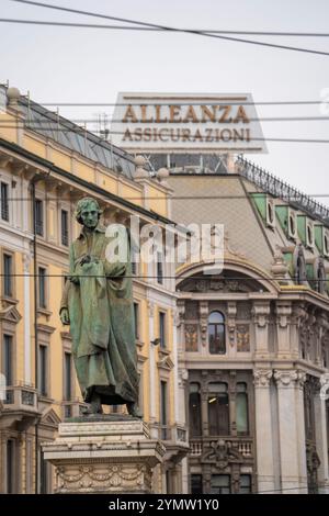 Statue von Guiseppe Parini, einem italienischen Prosaautor und Dichter in der Via Dante in Mailand Stockfoto