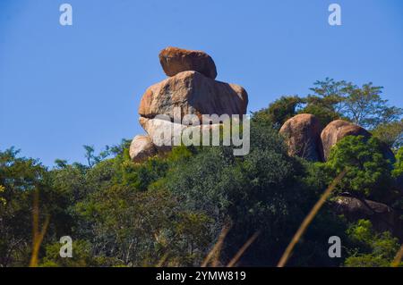 Simbabwe. Mai 2024. Natürliche Balancierfelsen im ländlichen Simbabwe. Quelle: Vuk Valcic / Alamy Stockfoto