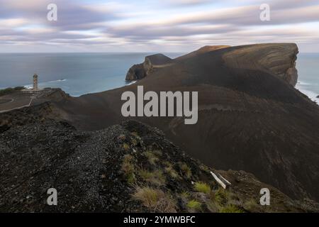 Zwischen 1957 und 1958 verursachte ein Vulkanausbruch die Zerstörung des Leuchtturms Capelinhos auf der Insel Faial auf den Azoren. Stockfoto