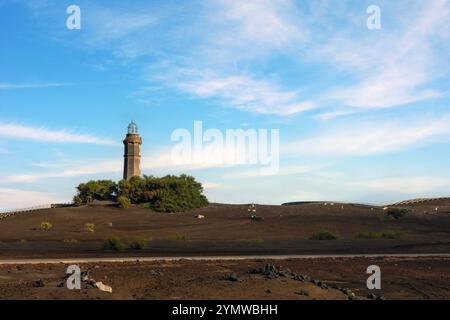 Zwischen 1957 und 1958 verursachte ein Vulkanausbruch die Zerstörung des Leuchtturms Capelinhos auf der Insel Faial auf den Azoren. Stockfoto