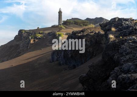 Zwischen 1957 und 1958 verursachte ein Vulkanausbruch die Zerstörung des Leuchtturms Capelinhos auf der Insel Faial auf den Azoren. Stockfoto