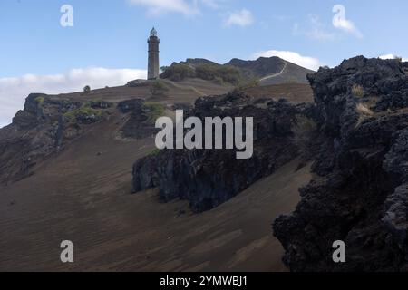 Zwischen 1957 und 1958 verursachte ein Vulkanausbruch die Zerstörung des Leuchtturms Capelinhos auf der Insel Faial auf den Azoren. Stockfoto