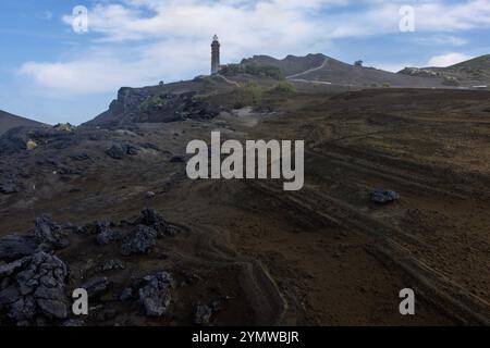 Zwischen 1957 und 1958 verursachte ein Vulkanausbruch die Zerstörung des Leuchtturms Capelinhos auf der Insel Faial auf den Azoren. Stockfoto