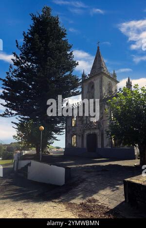 Die Kirche São Mateus befindet sich in der Pfarrei Ribeirinha auf der Insel Faial, auf den Azoren. Es wurde von dem starken Herzen zerstört Stockfoto