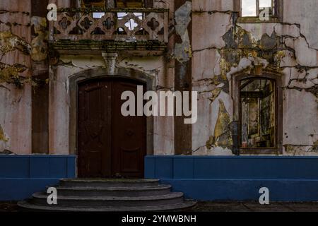 Die Kirche São Mateus befindet sich in der Pfarrei Ribeirinha auf der Insel Faial, auf den Azoren. Es wurde von dem starken Herzen zerstört Stockfoto