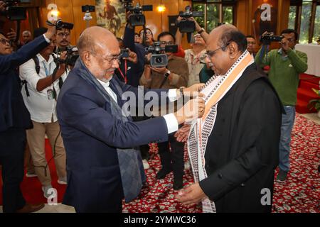 Richter D. Krishnakumar, ehemaliger Richter am Obersten Gerichtshof von Madras, vereidigt als Oberster Richter am Obersten Gerichtshof von Manipur. Stockfoto