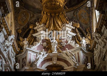 Innenräume, Fresken und architektonische Details des Barockaltars in der Kirche Santa Maria di Nazareth, Venedig, Italien 04.01.2024 Stockfoto