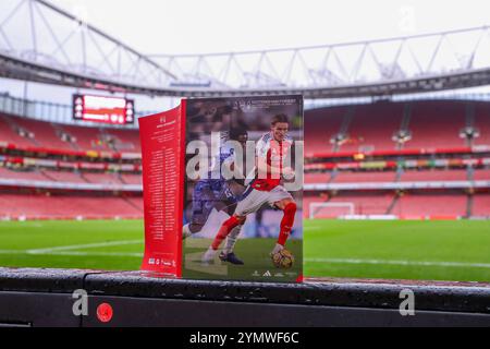 Emirates Stadium, London, Großbritannien. November 2024. Premier League Football, Arsenal gegen Nottingham Forest; Spieltagsprogramm Guthaben: Action Plus Sports/Alamy Live News Stockfoto