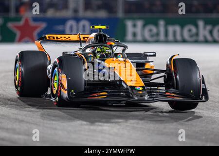 November 2024; Las Vegas, Nevada, USA. F1 Grand Prix von Las Vegas; Qualifikationstag; Lando Norris (4) aus Großbritannien und Team McLaren F1 während der Qualifikation Stockfoto