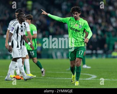 November 2024. Lissabon, Portugal. Sporting’s Stürmer aus Portugal Francisco Trincao (17) feiert nach einem Tor während der K.-o.-Phase des portugiesischen Pokals: Sporting vs Amarante Credit: Alexandre de Sousa/Alamy Live News Stockfoto