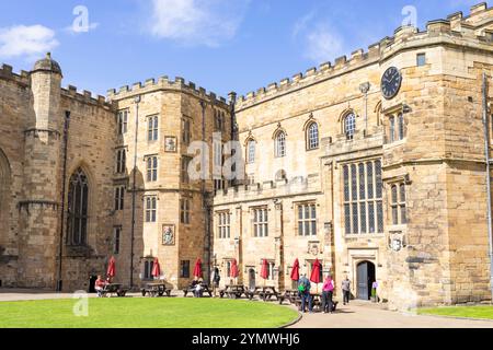 Durham Castle Courtyard Tunstall Gallery Tunstall Chapel und Durham University College in Durham Norman Castle Durham County Durham England GB Stockfoto