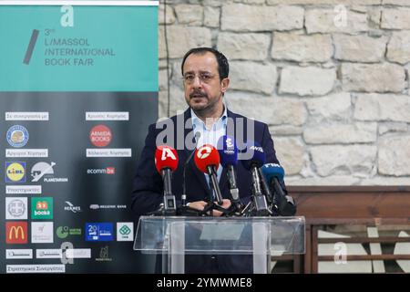 Limassol, Limassol, Zypern. November 2024. Präsident Zyperns NIKOS CHRISTODOULIDES hält seine Rede während der Eröffnung der Veranstaltung in Limassol, Zypern, am 23. November 2024. Die 3. Internationale Buchmesse in Limassol findet in Carob Mills statt. (Credit Image: © Kostas Pikoulas/ZUMA Press Wire) NUR REDAKTIONELLE VERWENDUNG! Nicht für kommerzielle ZWECKE! Quelle: ZUMA Press, Inc./Alamy Live News Stockfoto