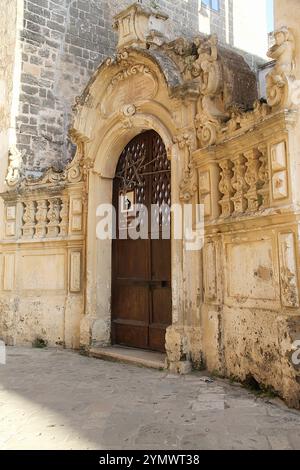 Nardò, Italien. Das wunderschöne Portal aus dem 16. Jahrhundert der Kirche St. John Baptist. Stockfoto