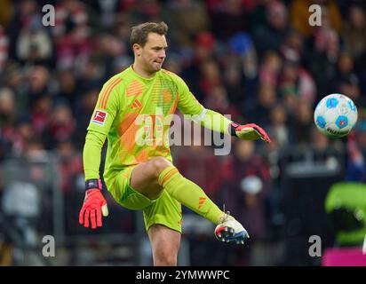 Im Spiel FC BAYERN MÜNCHEN - FC AUGSBURG 3-0 am 22. November 2024 in München. Saison 2024/2025, 1.Bundesliga, FCB, München, Spieltag 11, 11.Spieltag Stockfoto