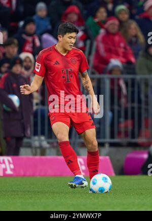 MinJae Kim, Min-Jae Kim, FCB 3 im Spiel FC BAYERN MÜNCHEN - FC AUGSBURG 3-0 am 22. November 2024 in München. Saison 2024/2025, 1.Bundesliga, FCB, München, Spieltag 11, 11.Spieltag Stockfoto