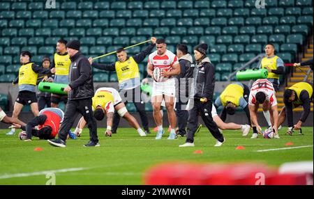 Die japanischen Spieler während eines Mannschaftslaufs im Allianz Stadium in London. Bilddatum: Samstag, 23. November 2024. Stockfoto