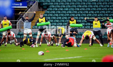 Die japanischen Spieler während eines Mannschaftslaufs im Allianz Stadium in London. Bilddatum: Samstag, 23. November 2024. Stockfoto