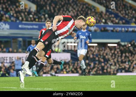 Liverpool, Großbritannien. November 2024. Nathan Collins aus Brentford macht sich beim Premier League-Spiel Everton gegen Brentford im Goodison Park, Liverpool, Vereinigtes Königreich, 23. November 2024 (Foto: Alfie Cosgrove/News Images) in Liverpool, Vereinigtes Königreich am 23. November 2024. (Foto: Alfie Cosgrove/News Images/SIPA USA) Credit: SIPA USA/Alamy Live News Stockfoto