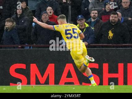 Justin Devenny aus Crystal Palace feiert das zweite Tor ihrer Mannschaft während des Premier League-Spiels im Villa Park, Birmingham. Bilddatum: Samstag, 23. November 2024. Stockfoto