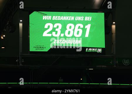 Wolfsburg, Deutschland. November 2024. Fußball: Bundesliga, VfL Wolfsburg - 1. FC Union Berlin, Spieltag 11, Volkswagen Arena. Ansicht der Anzeigetafel mit der offiziellen Publikumsnummer 23861. Hinweis: Swen Pförtner/dpa - WICHTIGER HINWEIS: Gemäß den Vorschriften der DFL Deutschen Fußball-Liga und des DFB Deutschen Fußball-Bundes ist es verboten, im Stadion und/oder des Spiels aufgenommene Fotografien in Form von sequenziellen Bildern und/oder videoähnlichen Fotoserien zu verwenden oder zu verwenden./dpa/Alamy Live News Stockfoto