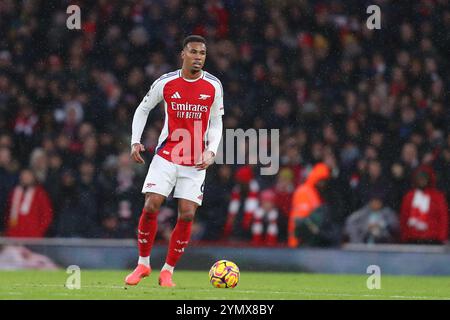 Emirates Stadium, London, Großbritannien. November 2024. Premier League Football, Arsenal gegen Nottingham Forest; Gabriel of Arsenal am Ball Credit: Action Plus Sports/Alamy Live News Stockfoto