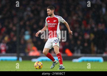Emirates Stadium, London, Großbritannien. November 2024. Premier League Football, Arsenal gegen Nottingham Forest; Jorginho von Arsenal on the Ball Credit: Action Plus Sports/Alamy Live News Stockfoto