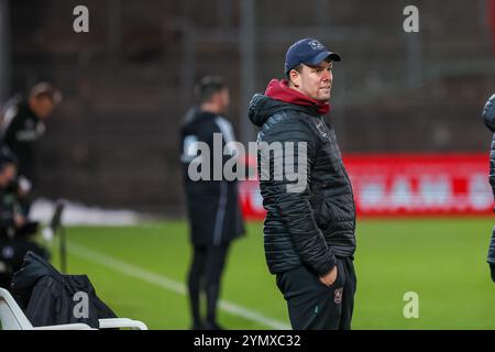 Marc Unterberger (SpVgg Unterhaching, Chef-Trainer), Ger, SpVgg Unterhaching vs. SV Wehen Wiesbaden, Fussball, 3. Liga, 15. Spieltag, Saison 2024/2025, 23.11.2024, DFL-VORSCHRIFTEN VERBIETEN JEDE VERWENDUNG VON FOTOGRAFIEN ALS BILDSEQUENZEN, Foto: Eibner-Pressefoto/Jenni Maul Stockfoto