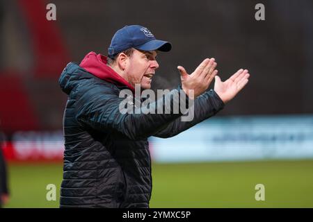 Marc Unterberger (SpVgg Unterhaching, Chef-Trainer), Emotionen, gestikulierend, Ger, SpVgg Unterhaching vs. SV Wehen Wiesbaden, Fussball, 3. Liga, 15. Spieltag, Saison 2024/2025, 23.11.2024, DFL-VORSCHRIFTEN VERBIETEN JEDE VERWENDUNG VON FOTOGRAFIEN ALS BILDSEQUENZEN, Foto: Eibner-Pressefoto/Jenni Maul Stockfoto