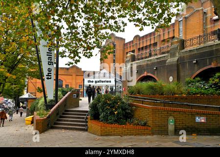 Vor den Galerien in Broadmead, Bristol, Großbritannien. Eingang Union Street. Abzureißen Stockfoto