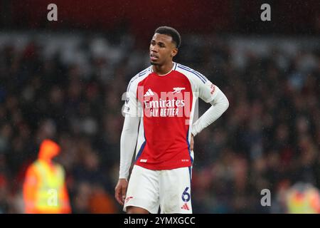 Emirates Stadium, London, Großbritannien. November 2024. Premier League Football, Arsenal gegen Nottingham Forest; Gabriel von Arsenal Credit: Action Plus Sports/Alamy Live News Stockfoto