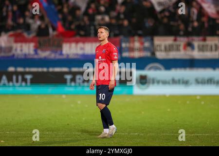 Unterhaching, Deutschland. November 2024. Sebastian Maier (SpVgg Unterhaching, 10), Ger, SpVgg Unterhaching vs. SV Wehen Wiesbaden, Fussball, 3. Liga, 15. Spieltag, Saison 2024/2025, 23.11.2024, DFL-VORSCHRIFTEN VERBIETEN DIE VERWENDUNG VON FOTOGRAFIEN ALS BILDSEQUENZEN, Foto: Eibner-Pressefoto/Jenni Maul Credit: dpa/Alamy Live News Stockfoto