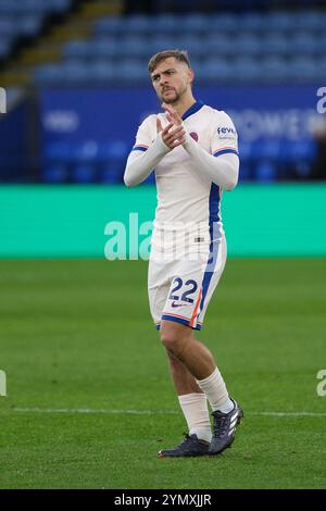 King Power Stadium, Leicester, Großbritannien. November 2024. Premier League Football, Leicester City gegen Chelsea; Kiernan Dewsbury Hall of Chelsea der ehemalige Spieler aus Leicester City applaudiert den Heimfans Credit: Action Plus Sports/Alamy Live News Stockfoto