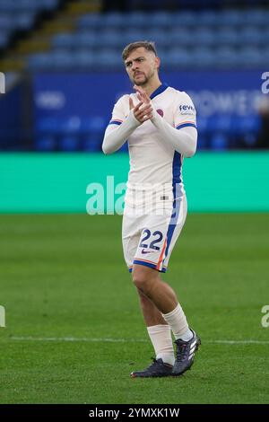 King Power Stadium, Leicester, Großbritannien. November 2024. Premier League Football, Leicester City gegen Chelsea; Kiernan Dewsbury Hall of Chelsea der ehemalige Spieler aus Leicester City applaudiert den Heimfans Credit: Action Plus Sports/Alamy Live News Stockfoto