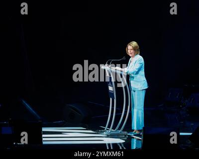 NEW ORLEANS, LA, USA - 29. AUGUST 2015: Nancy Pelosi spricht beim 10. Jahrestag des Hurrikans Katrina in New Orleans Stockfoto