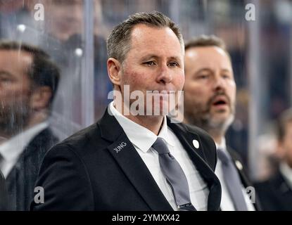 Ted Dent (Chef-Trainer, Augsburger Panther). GER, EHC Red Bull München vs. Augsburger Panther, Eishockey, DEL, 19. Spieltag, Saison 2024/2025, 23.11.2024. Foto: Eibner-Pressefoto/Heike Feiner Stockfoto