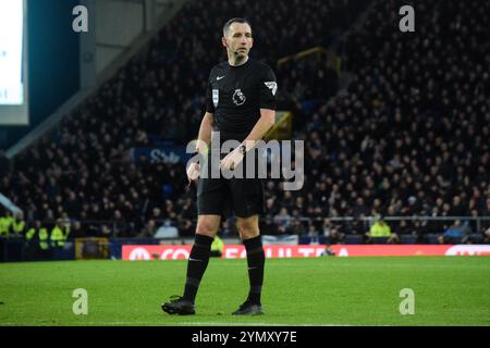 Liverpool, Großbritannien. November 2024. Schiedsrichter Chris Kavanagh während des Spiels Everton FC gegen Brentford FC English Premier League in Goodison Park, Liverpool, England, Großbritannien am 23. November 2024 Credit: Every Second Media/Alamy Live News Stockfoto