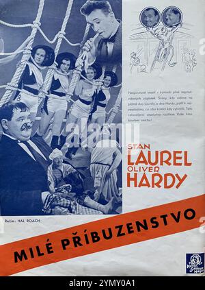 Tschechische Handelsanzeige für STAN LAUREL und OLIVER HARDY in UNSEREN BEZIEHUNGEN 1936 Regisseur HARRY LACHMAN Produzent HAL ROACH STUDIOS Metro Goldwyn Mayer (MGM) Stockfoto