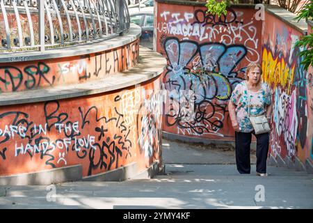 Neapel Neapel Italien, Neapel Neapel Neapel Italien, Centro Storico historisches Zentrum, Via Foria, Einheimische zu Fuß, Graffiti Urban Express Stockfoto