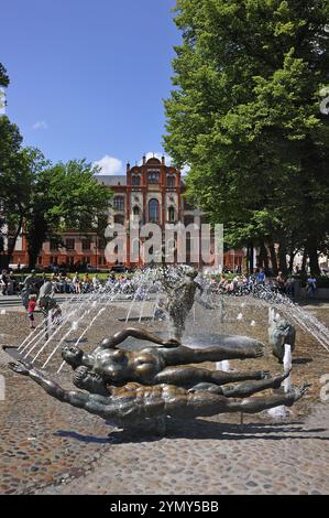 Brunnen der Lebensfreude, erbaut 1980, hinter der Universität Rostock, Universitaetsplatz, Rostock, Mecklenburg-Vorpommern, Deutschland, Europa Stockfoto