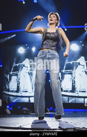 Anna-Maria Zimmermann bei der Schlagernacht des Jahres live auf der Original Tour in der Berliner Uber Arena am 16. November 2024 Stockfoto