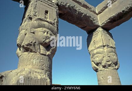 Detail, Säulen, Kiosk auf dem Tempeldach, Hathor Tempel, Dendera, Niltal, Ägypten, September 1989, Vintage, Retro, alt, historisch, Afrika Stockfoto