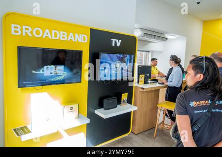 Valletta Malta, Republic Street, Epic Store, Telekommunikationsunternehmen, ehemaliges Vodafone Malta, Breitband-Mobilfernsehdienste, Innenraum, Kundenlinie Stockfoto