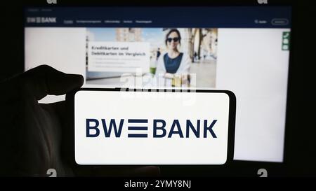 Stuttgart, 15.07.2024: Person mit Mobiltelefon mit Logo der deutschen Baden-Wuerttembergischen Bank (BW-Bank) vor Business Webpa Stockfoto