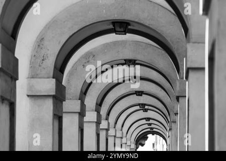 Ein Bogengang in der Nähe der Ponte Vecchio in der Innenstadt von Florenz, Italien, Europa Stockfoto