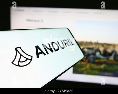 Stuttgart, 21.05.2024: Smartphone mit Logo des amerikanischen Verteidigungstechnologieunternehmens Anduril Industries Inc. Vor der Website. Konzentrieren Sie sich auf Cent Stockfoto