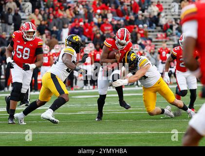College Park MD, USA. November 2024. Maryland TERPS QB #7 MJ Morris läuft mit dem Ball während eines NCAA-Fußballspiels zwischen den University of Maryland Terrapins und Iowa Hawkeyes im SECU Stadium im College Park MD Justin Cooper/CSM/Alamy Live News Stockfoto