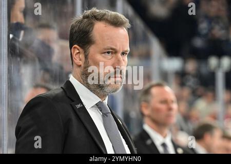 im Bild Thomas DOLAK Co-Trainer Augsburger Panther/Freisteller/Einzelfoto/DEL: EHC RB München - Augsburger Panther, SAP Garden am 23.11.2024 Stockfoto