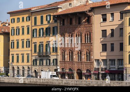 Alte malerische Häuser am Ufer des Arno in Pisa, Italien, Europa Stockfoto